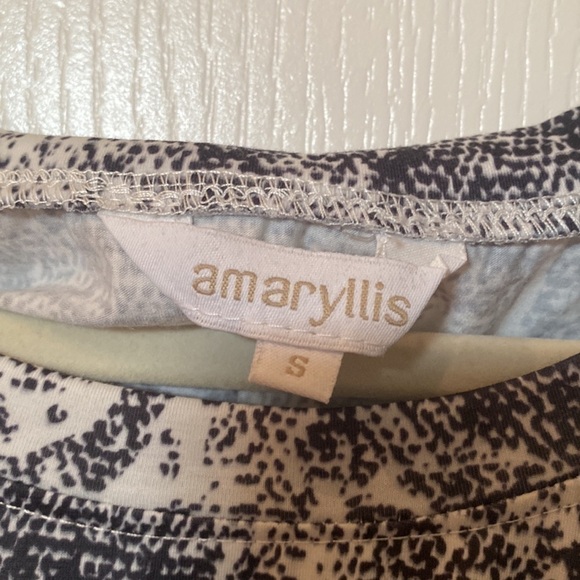 Amaryllis size S Snake skin short sleeve high low hem top - Picture 2 of 6